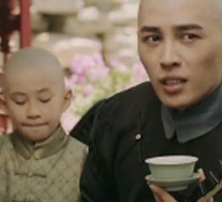 乾隆对自己的弟弟非常的喜爱 乾隆为什么因为一件小事削夺了他的一切职爵
