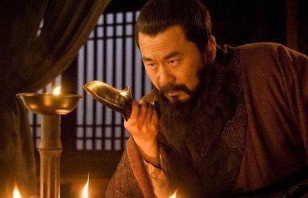 诸葛亮为什么会选择弱小的刘备
