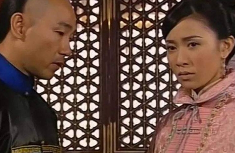 赫舍里氏入宫后为什么会被连降三级？与康熙的原配皇后同族