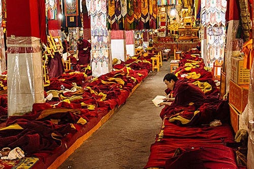 哲蚌寺：西藏黄教六大寺庙之一，藏语意为