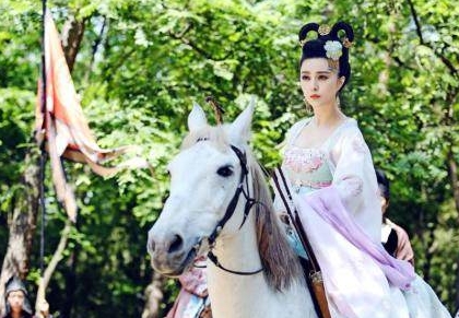 武则天登基时年纪已经不小了 武则天为什么还要养男宠