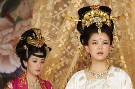 武则天登基时年纪已经不小了 武则天为什么还要养男宠