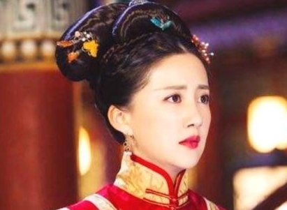 德因泽原是孝慈高皇后的丫鬟，是怎么成为努尔哈赤的妃子的？