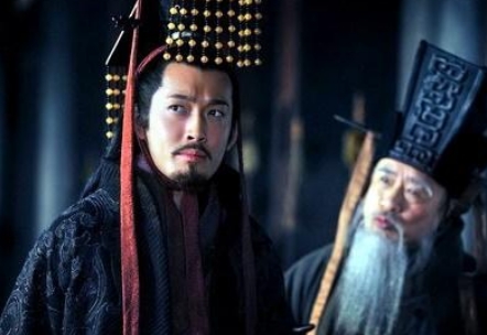诸葛亮为什么会选择弱小的刘备