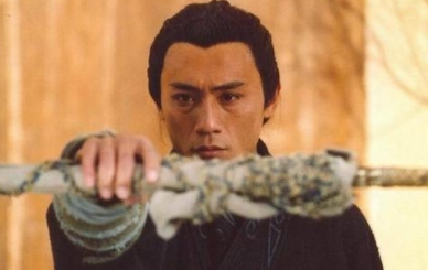 秦王为何要求荆轲提供樊于期的人头呢？只为守住哪个秘密