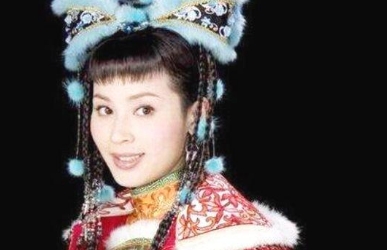 德因泽原是孝慈高皇后的丫鬟，是怎么成为努尔哈赤的妃子的？