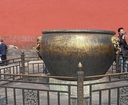 故宫中的大水缸是用来做什么的 大缸有什么讲究吗