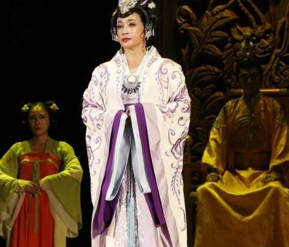武则天登基时年纪已经不小了 武则天为什么还要养男宠
