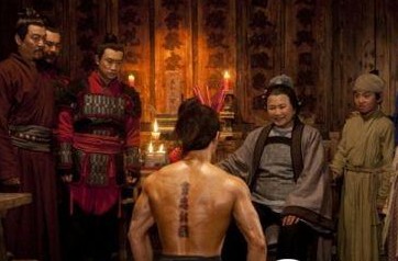 秦桧诬陷迫害岳飞出于什么原因？