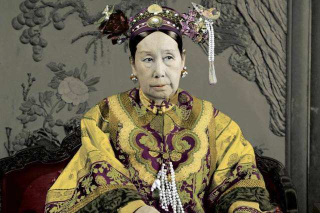 历史上真实的慈禧太后，只是个普通又愚昧的封建女人