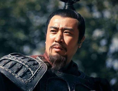 曹操处死吕布时为什么要问刘备而不问郭嘉？他是什么用意