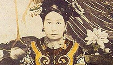 年纪轻轻就守寡的慈禧，为什么不给自己立贞节牌坊？
