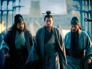 曹操处死吕布时为什么要问刘备而不问郭嘉？他是什么用意